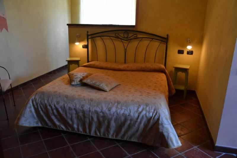 Pensjonat Trattoria Del Bivio Cerretto Langhe Pokój zdjęcie