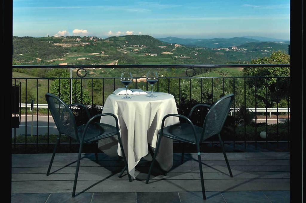 Pensjonat Trattoria Del Bivio Cerretto Langhe Pokój zdjęcie