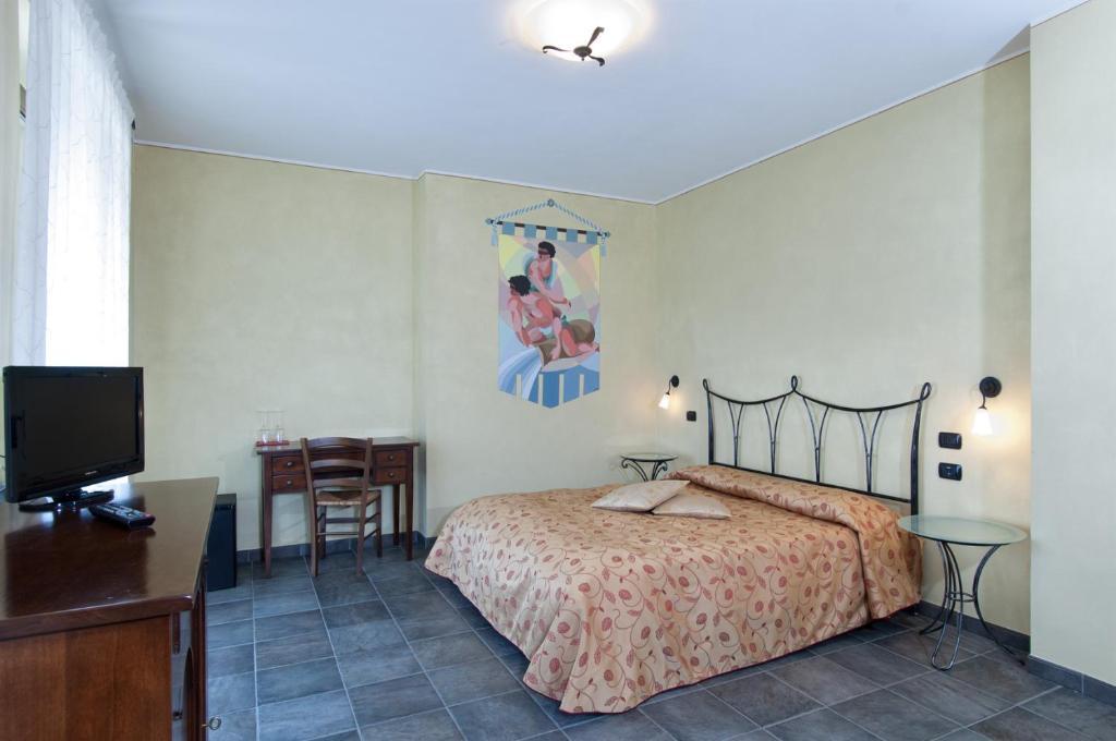 Pensjonat Trattoria Del Bivio Cerretto Langhe Pokój zdjęcie