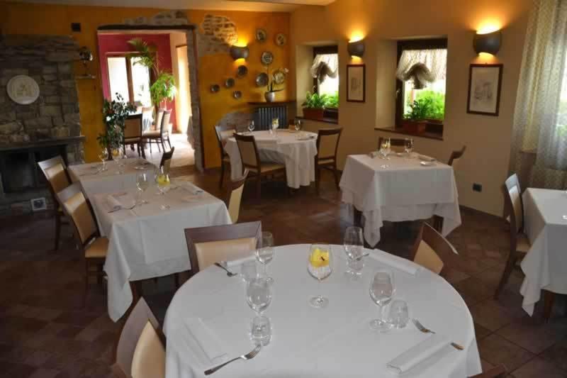 Pensjonat Trattoria Del Bivio Cerretto Langhe Zewnętrze zdjęcie