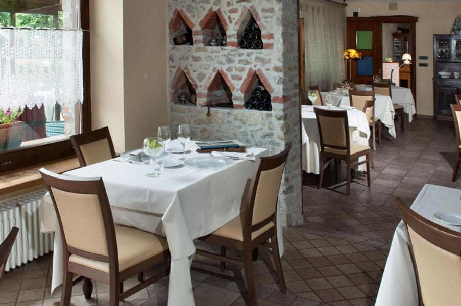 Pensjonat Trattoria Del Bivio Cerretto Langhe Zewnętrze zdjęcie