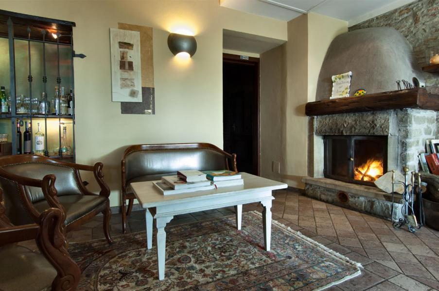 Pensjonat Trattoria Del Bivio Cerretto Langhe Zewnętrze zdjęcie