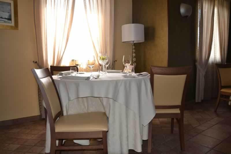 Pensjonat Trattoria Del Bivio Cerretto Langhe Zewnętrze zdjęcie