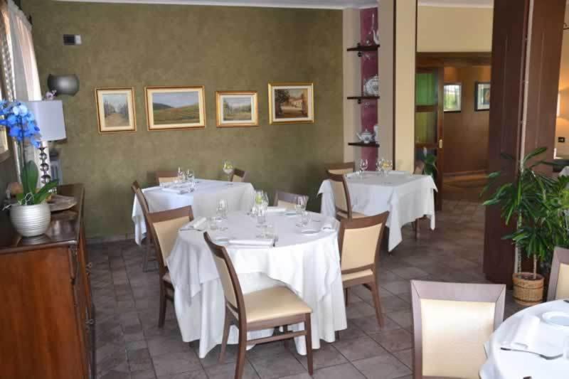Pensjonat Trattoria Del Bivio Cerretto Langhe Zewnętrze zdjęcie