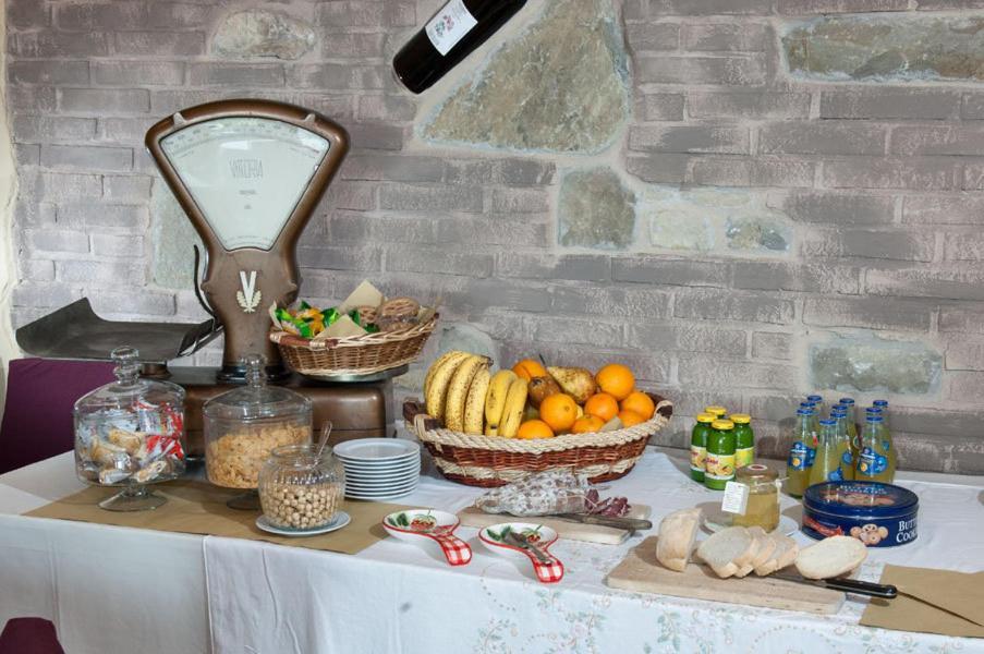 Pensjonat Trattoria Del Bivio Cerretto Langhe Zewnętrze zdjęcie
