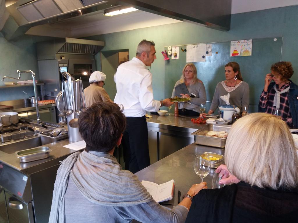 Pensjonat Trattoria Del Bivio Cerretto Langhe Zewnętrze zdjęcie
